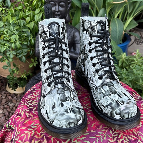 🌺 Rare Black & White Dr. Martens Slime Floral Drip Boots 🌺 - Picture 14 of 17
